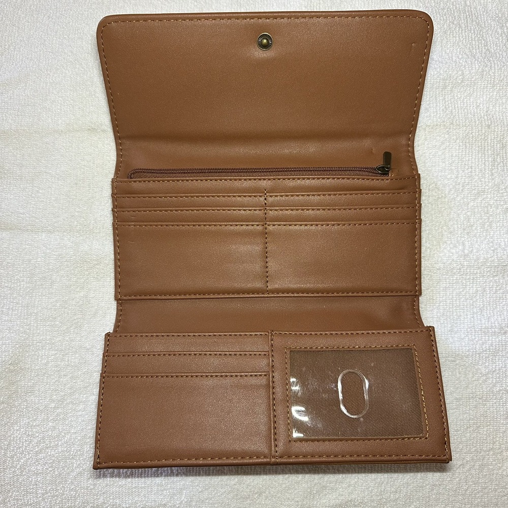 Universal Threads Womens Brown Wallet. Feels‎ Like Leather.
